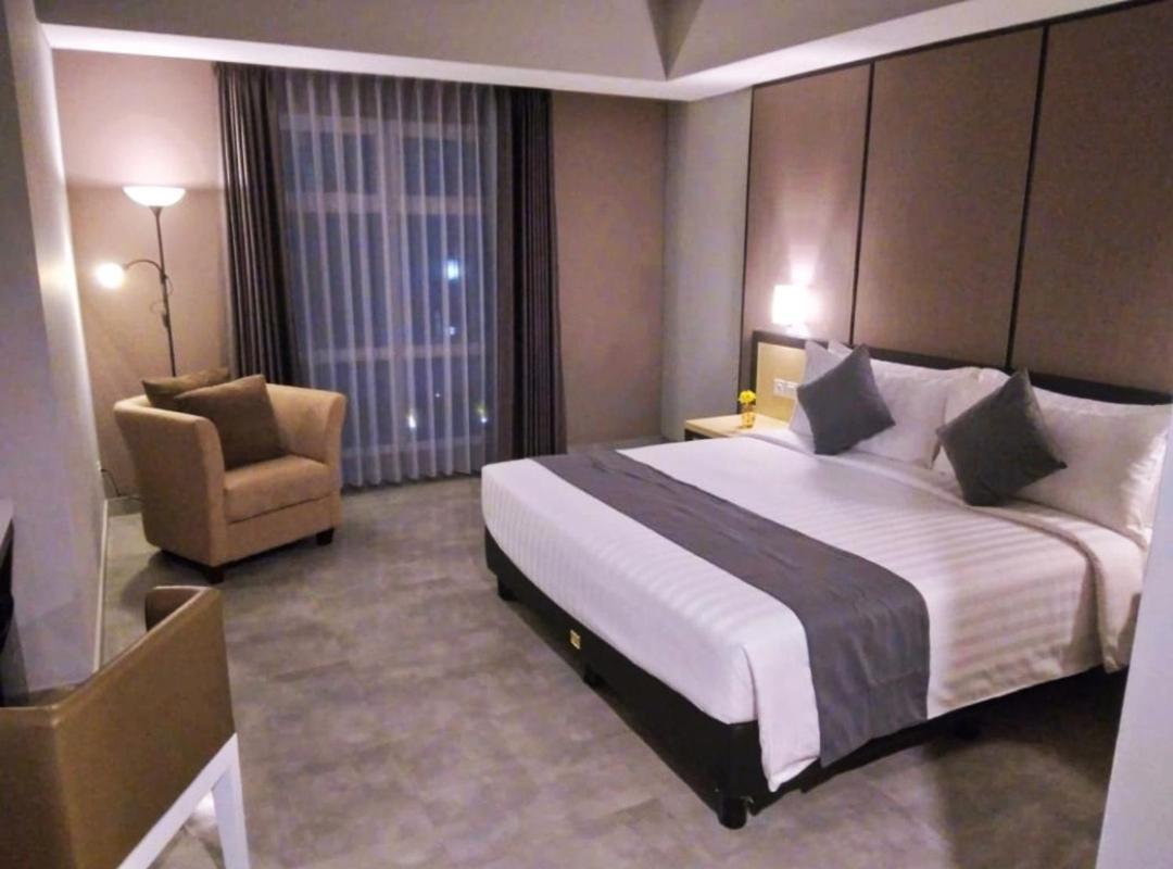Bess Mansion Hotel Surabaya Wonotjolo Extérieur photo