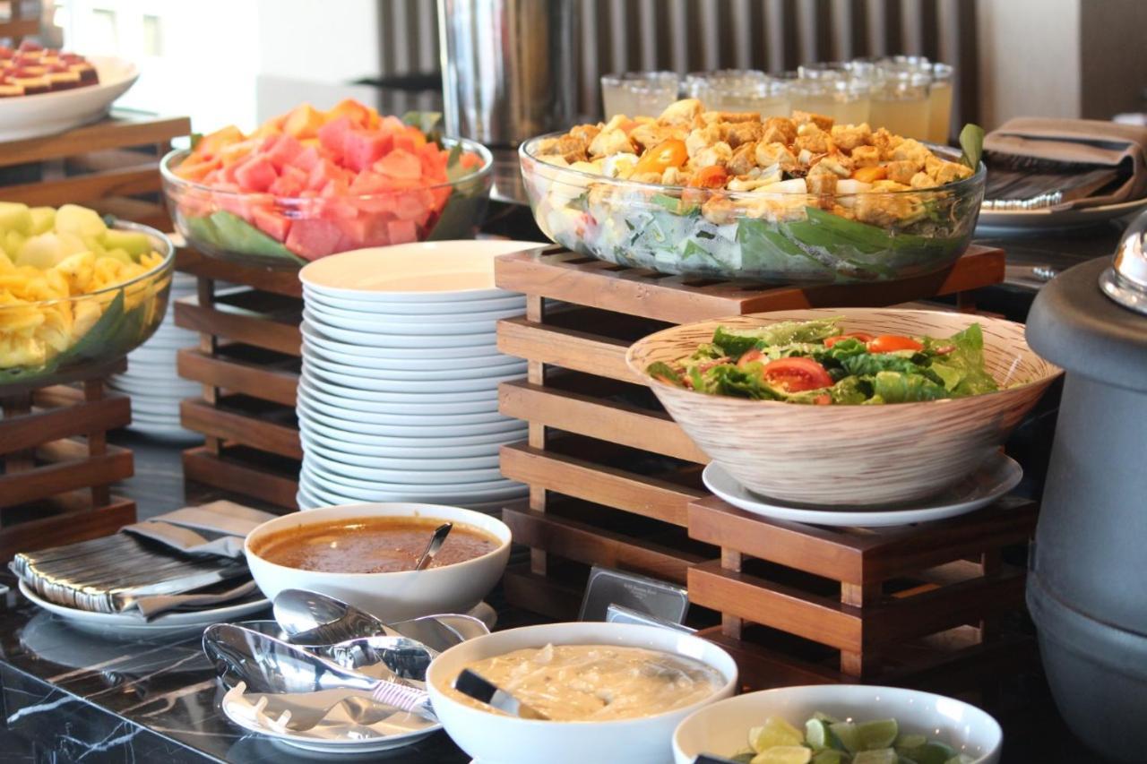 Bess Mansion Hotel Surabaya Wonotjolo Extérieur photo