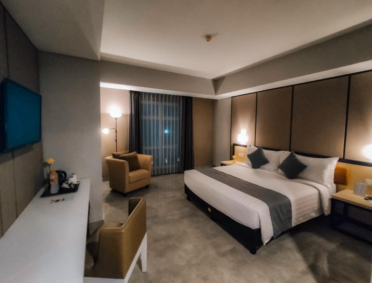 Bess Mansion Hotel Surabaya Wonotjolo Extérieur photo