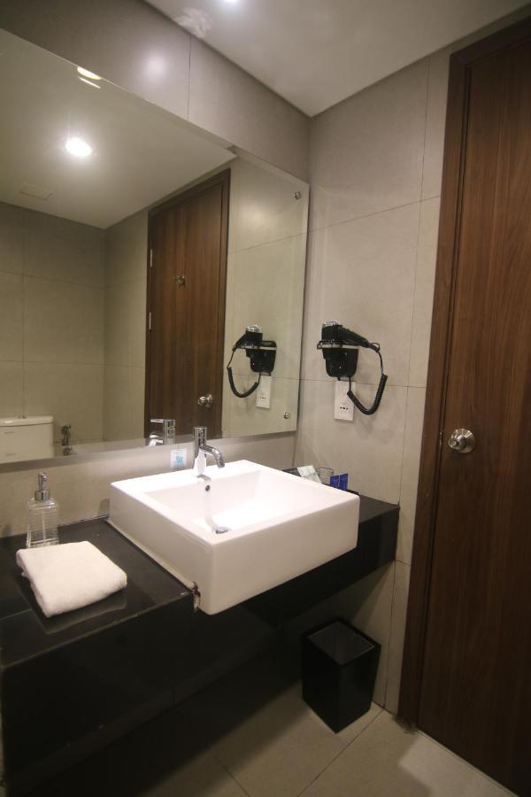 Bess Mansion Hotel Surabaya Wonotjolo Extérieur photo