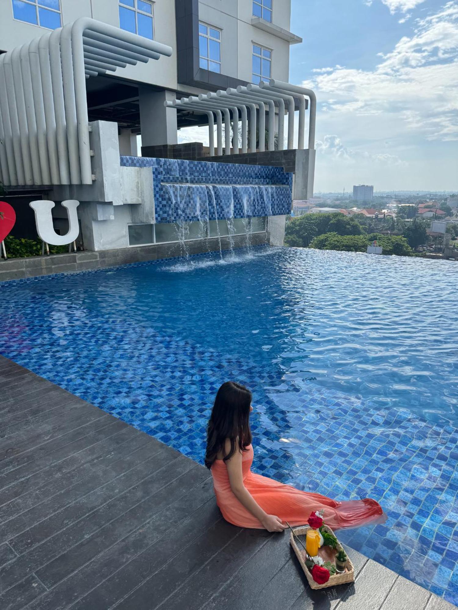 Bess Mansion Hotel Surabaya Wonotjolo Extérieur photo